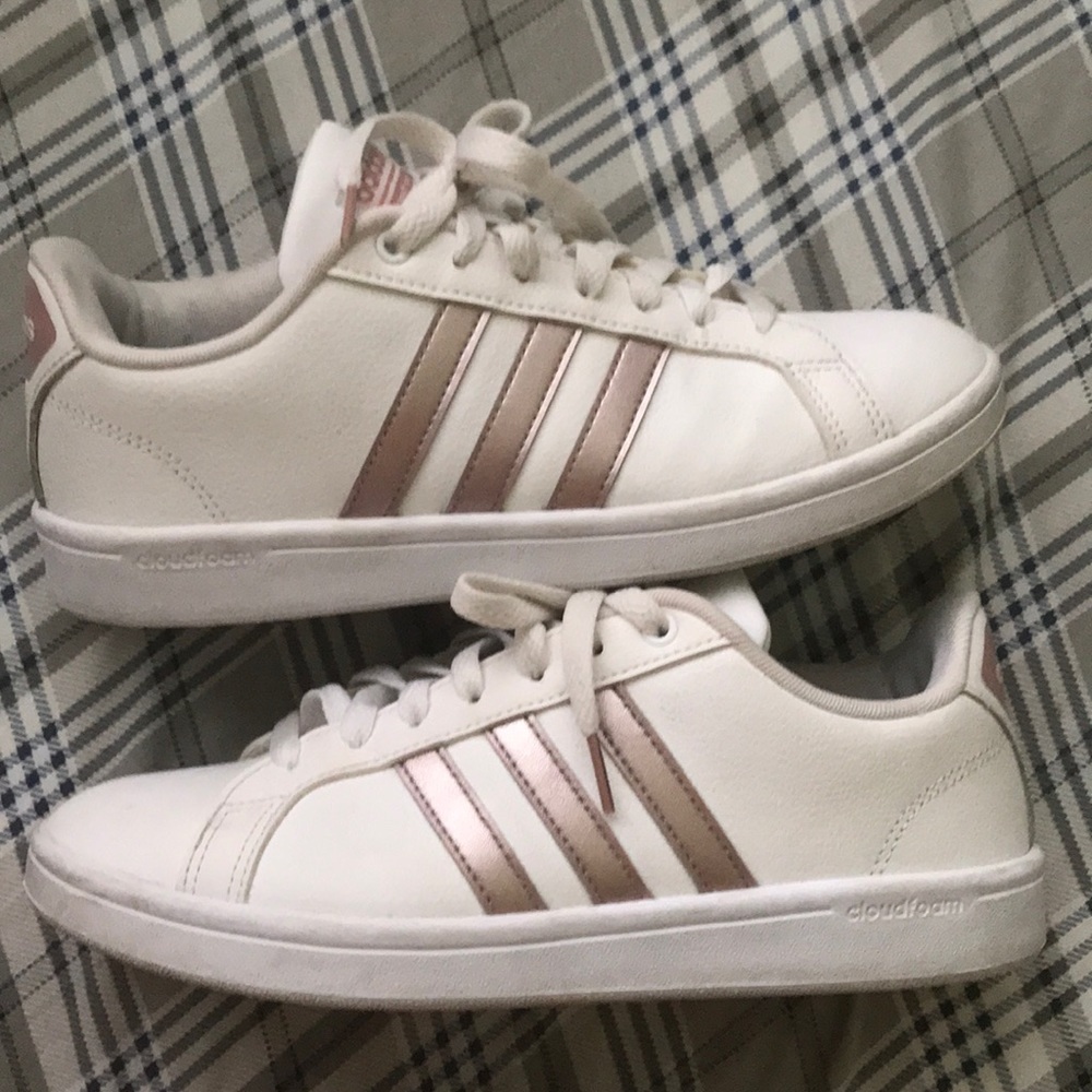 LIKE NEW!!!! 🌸rose gold ADIDAS.